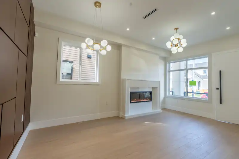 20528 76 AVENUE - photo 4 of 32
