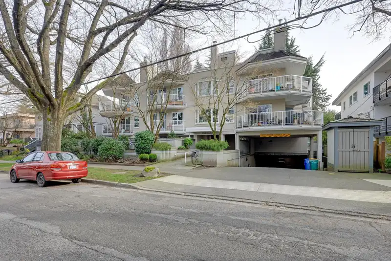 305 2256 W 7TH AVENUE - photo 1 of 21