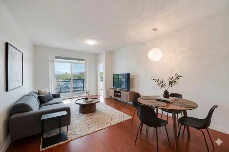 329 2239 KINGSWAY - photo 1 of 28