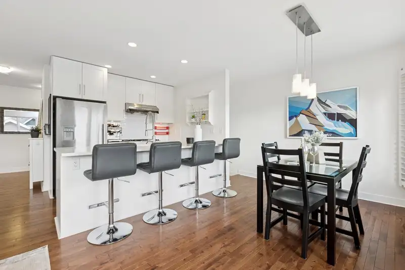 205 E 18TH STREET - photo 4 of 40
