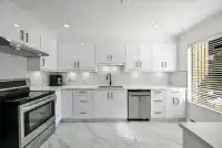 2 2998 MOUAT DRIVE - thumbnail 4