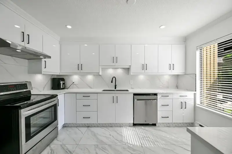 2 2998 MOUAT DRIVE - photo 4 of 40