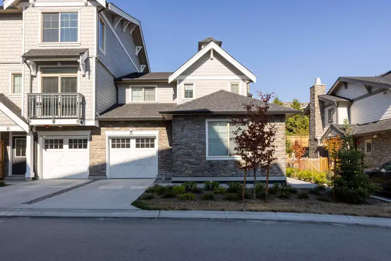 12 20487 65 AVENUE - photo 1 of 36