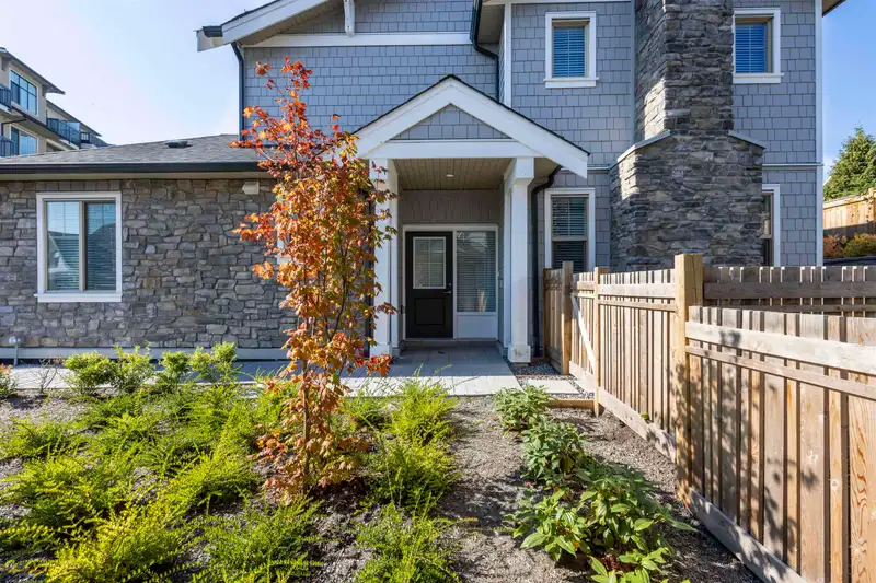 12 20487 65 AVENUE - photo 3 of 36
