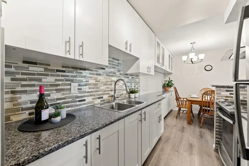 1202 6759 WILLINGDON AVENUE - photo 2 of 19