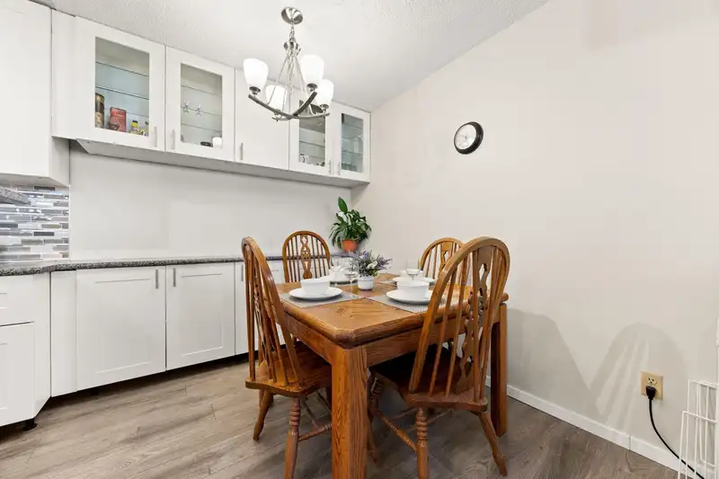 1202 6759 WILLINGDON AVENUE - photo 4 of 19