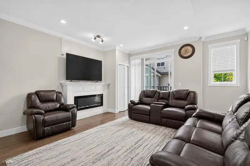 194 13898 64 AVENUE - photo 3 of 21