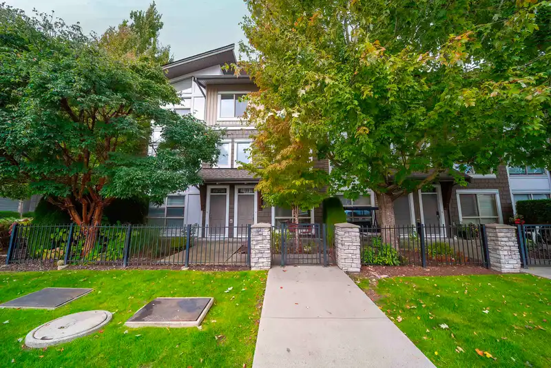 123 6671 121 STREET - photo 2 of 40