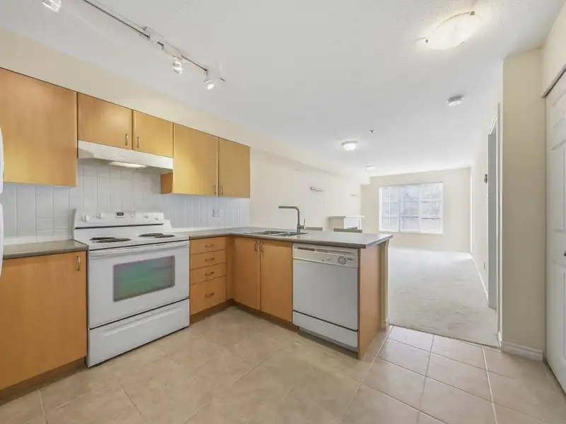 204 14859 100 AVENUE - photo 2 of 27