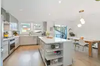 8 856 ORWELL STREET - thumbnail 4
