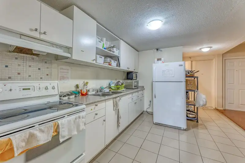 3302 E 5TH AVENUE - photo 3 of 14