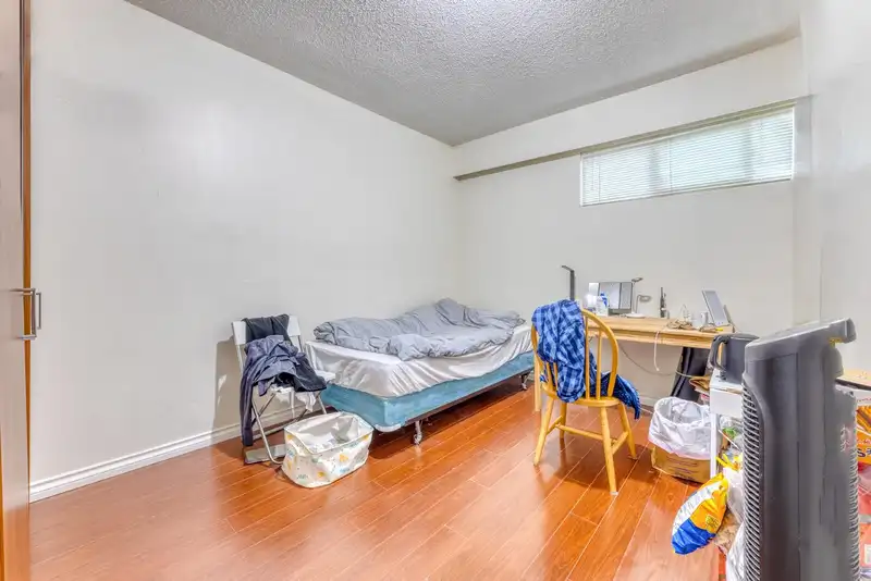 3302 E 5TH AVENUE - photo 4 of 14