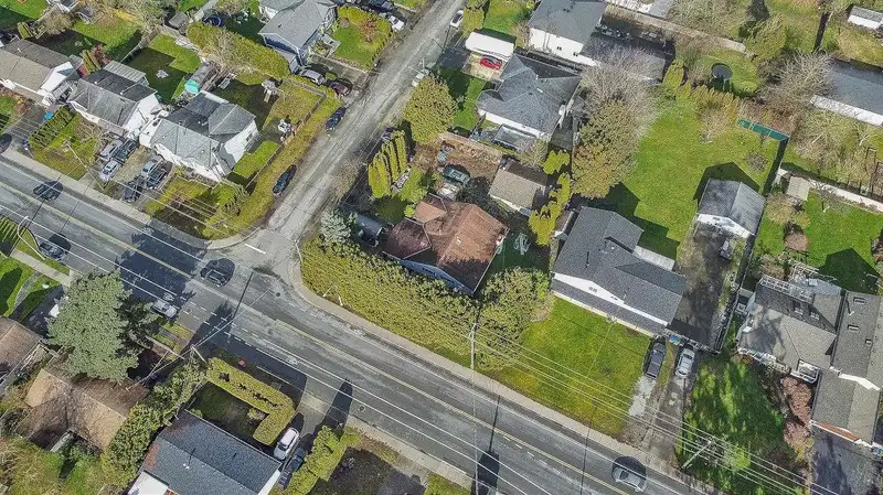 6032 171A STREET - photo 4 of 16