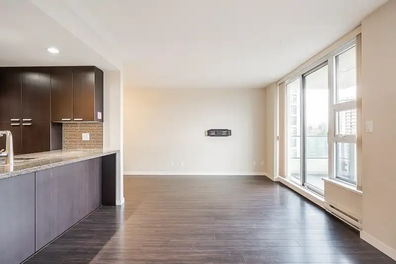 1705 2232 DOUGLAS ROAD - photo 2 of 29