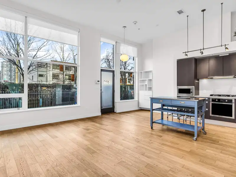 296 W 1ST AVENUE - photo 4 of 34
