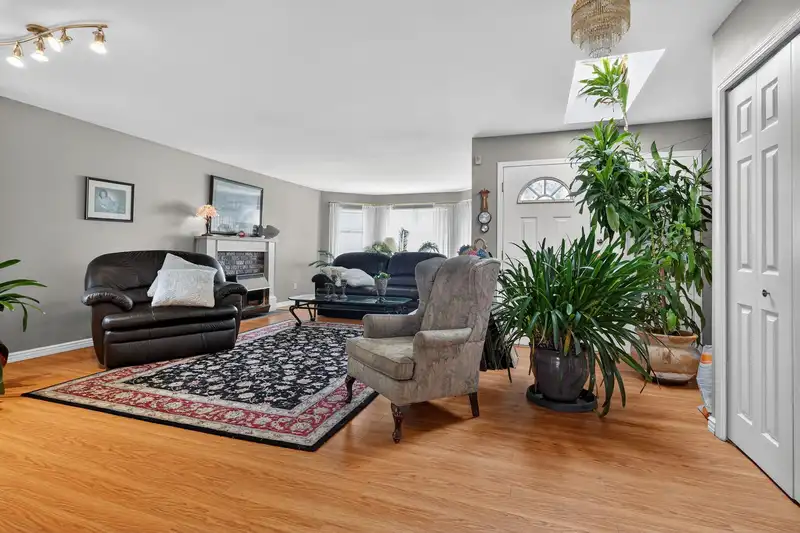 18167 16 AVENUE - photo 4 of 40