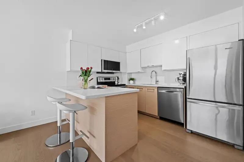 204 1633 W 8TH AVENUE - photo 2 of 37