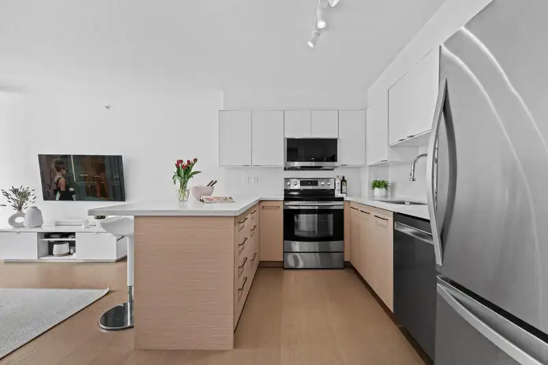 204 1633 W 8TH AVENUE - photo 3 of 37