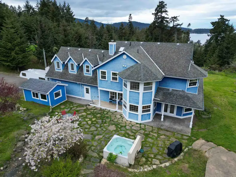 488 MCKERCHER ROAD - photo 4 of 40