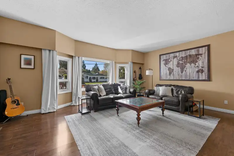 5265 BELAIR CRESCENT - photo 1 of 34