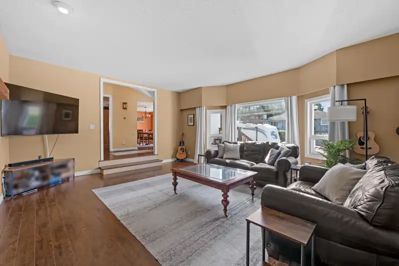 5265 BELAIR CRESCENT - photo 2 of 34