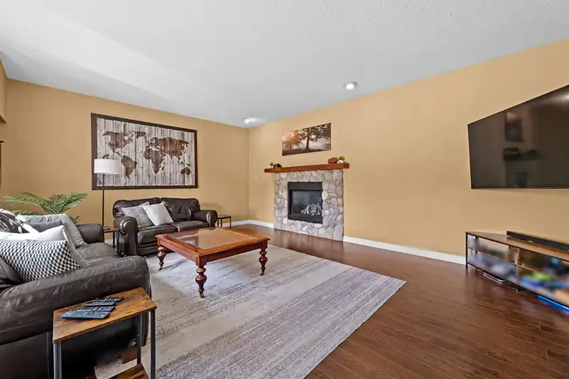 5265 BELAIR CRESCENT - photo 4 of 34