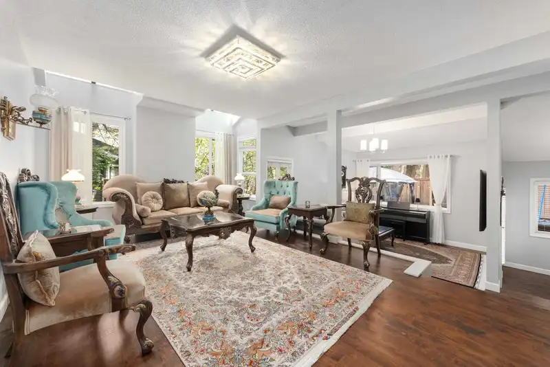1991 CEDAR VILLAGE CRESCENT - photo 1 of 40
