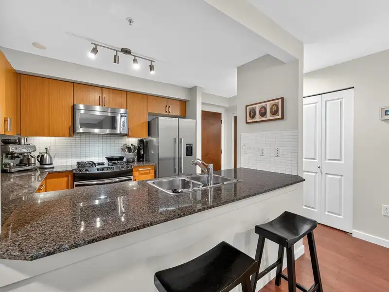 206 2096 W 46TH AVENUE - photo 4 of 26