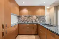 2301 3008 GLEN DRIVE - thumbnail 7