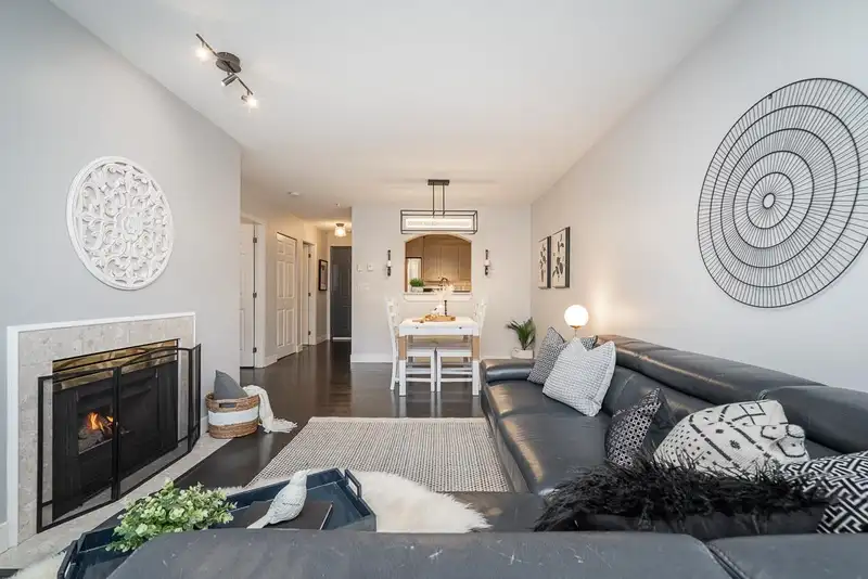 303 2960 PRINCESS CRESCENT - photo 3 of 31