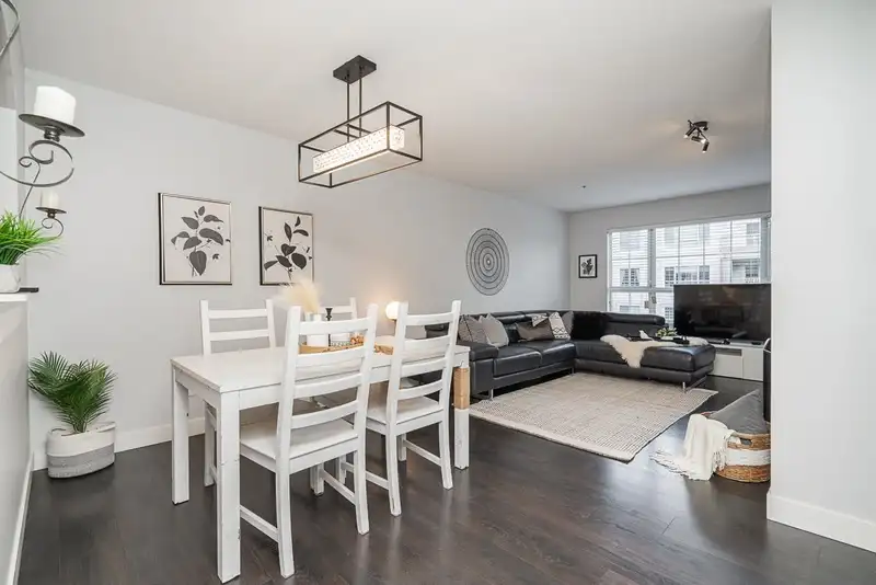 303 2960 PRINCESS CRESCENT - photo 4 of 31
