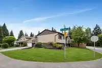 4652 203 STREET - thumbnail 33