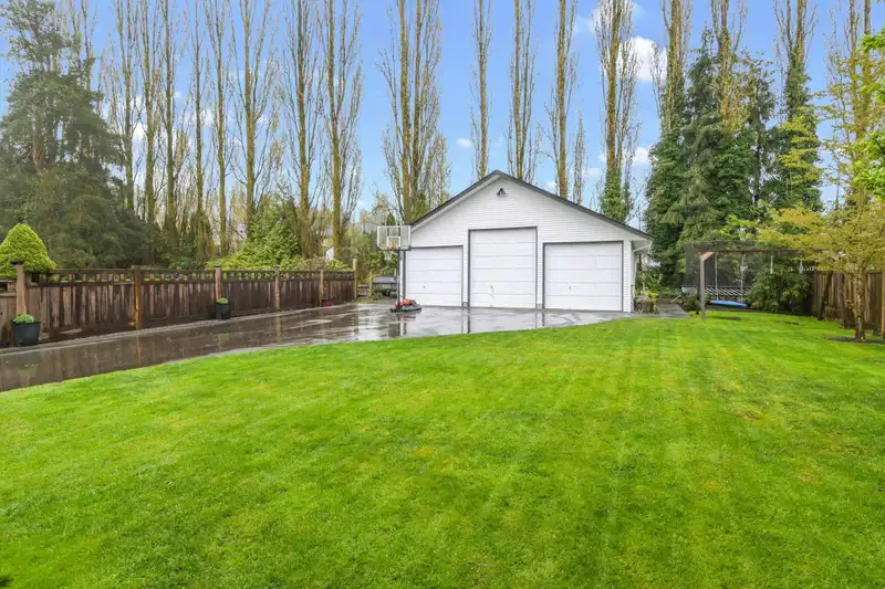 21654 49A AVENUE - photo 3 of 35