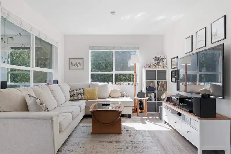 410 16388 64 AVENUE - photo 1 of 35