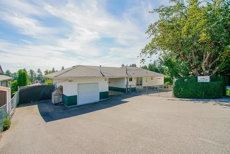 32582 FLEMING AVENUE - photo 2 of 25