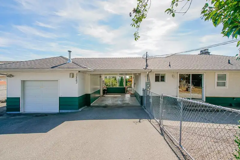 32582 FLEMING AVENUE - photo 3 of 25