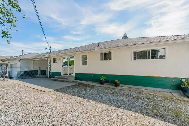 32582 FLEMING AVENUE - photo 4 of 25