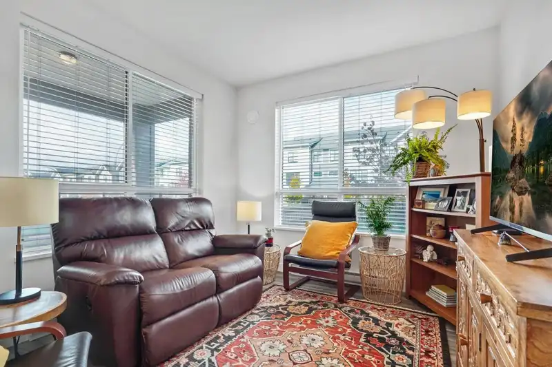 110 20356 72B AVENUE - photo 3 of 34