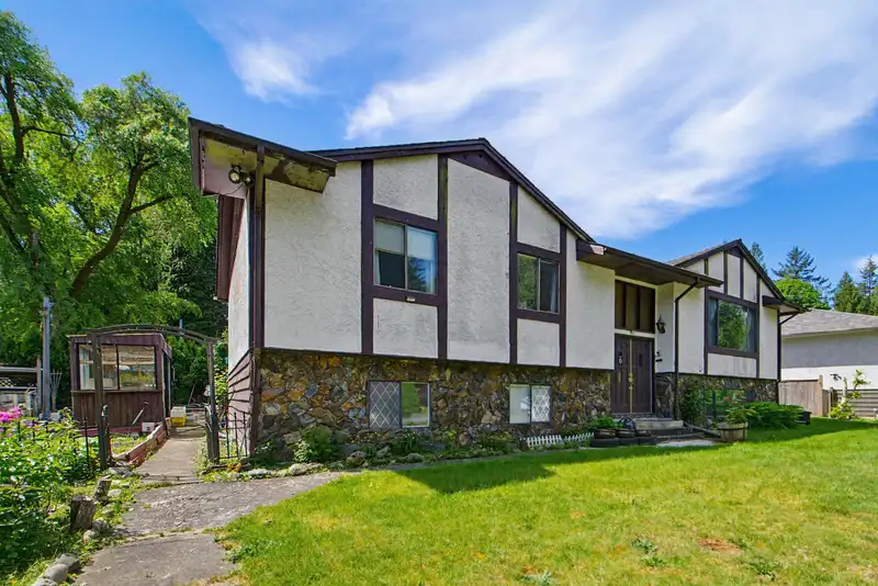15524 105A AVENUE - photo 3 of 40