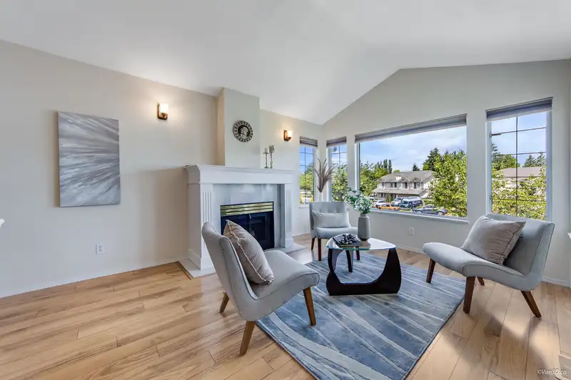 21562 51 AVENUE - photo 4 of 35