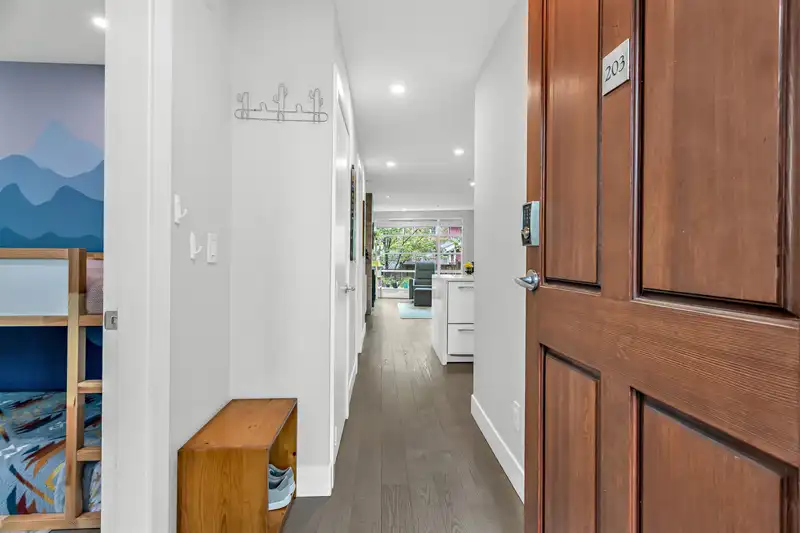 203 2555 W 4TH AVENUE - photo 4 of 37