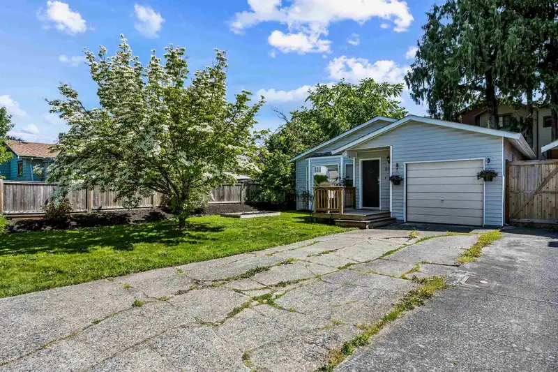 8880 ALLARD STREET - photo 2 of 29