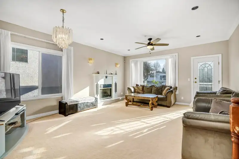 591 E 28TH AVENUE - photo 4 of 36