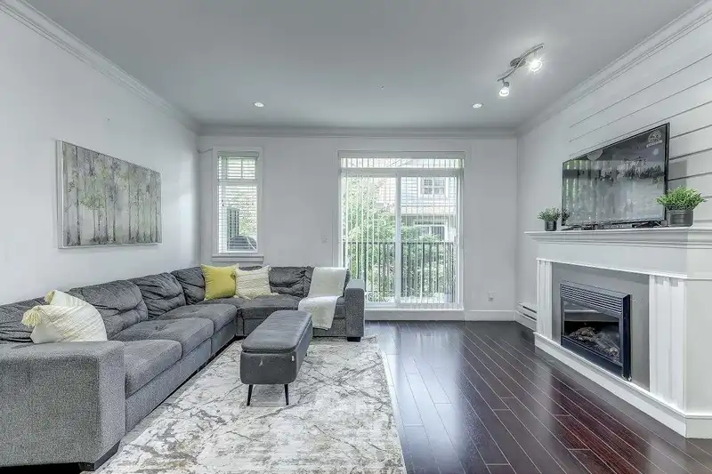 9 6383 140 STREET - photo 2 of 26