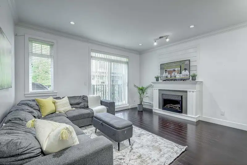 9 6383 140 STREET - photo 3 of 26