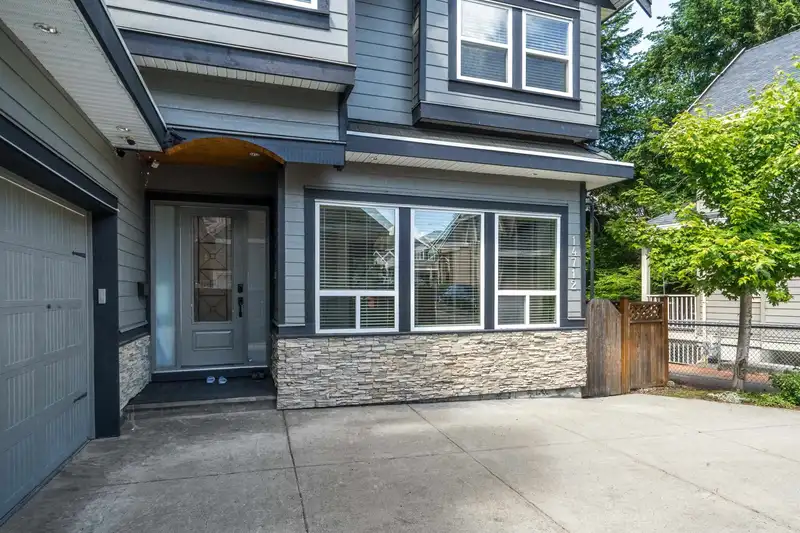 14712 34A AVENUE - photo 3 of 40