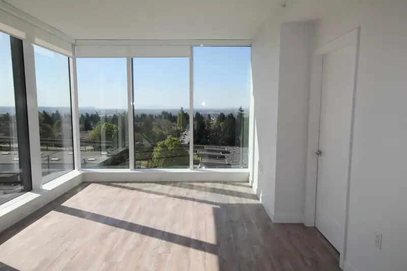 907 6699 DUNBLANE AVENUE - photo 4 of 13