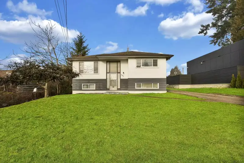 607 ALDERSON AVENUE - photo 1 of 5