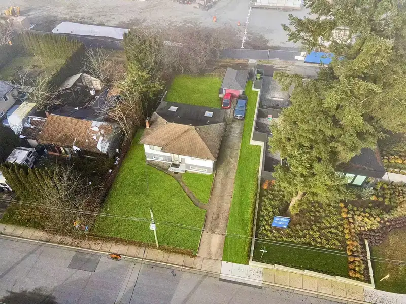 607 ALDERSON AVENUE - photo 2 of 5