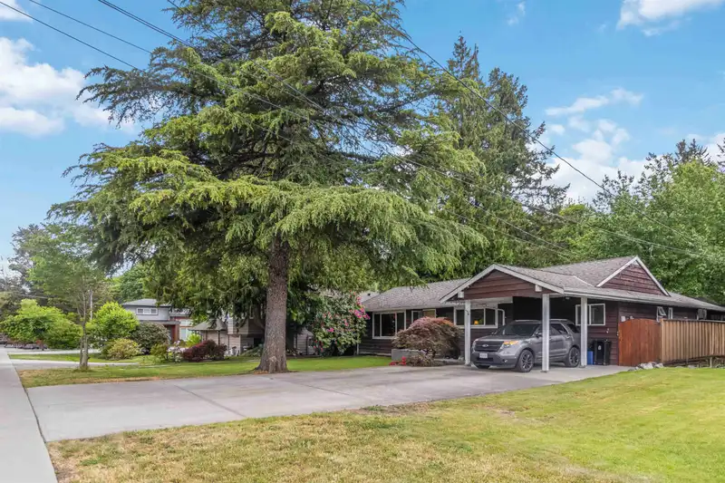 8554 109B STREET - photo 3 of 36